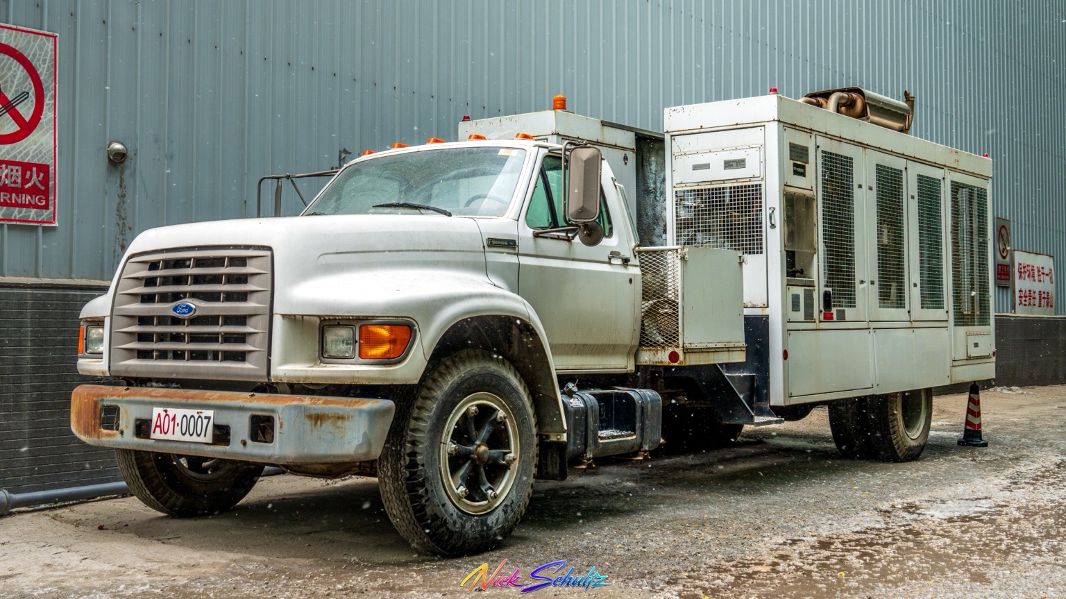 Ford F700 Generator Truck in Peking